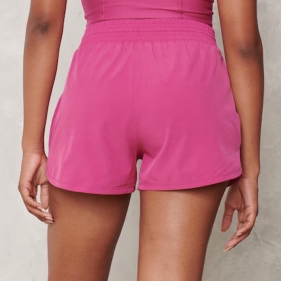 ABERCROMBIE & FITCH YPB Motiontek High Rise Shorts - Picture 4 of 4